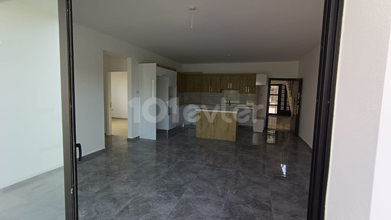 2+1 FLAT FOR SALE IN HAMİTKOY, GROUND FLOOR WITH WIDE GARDEN