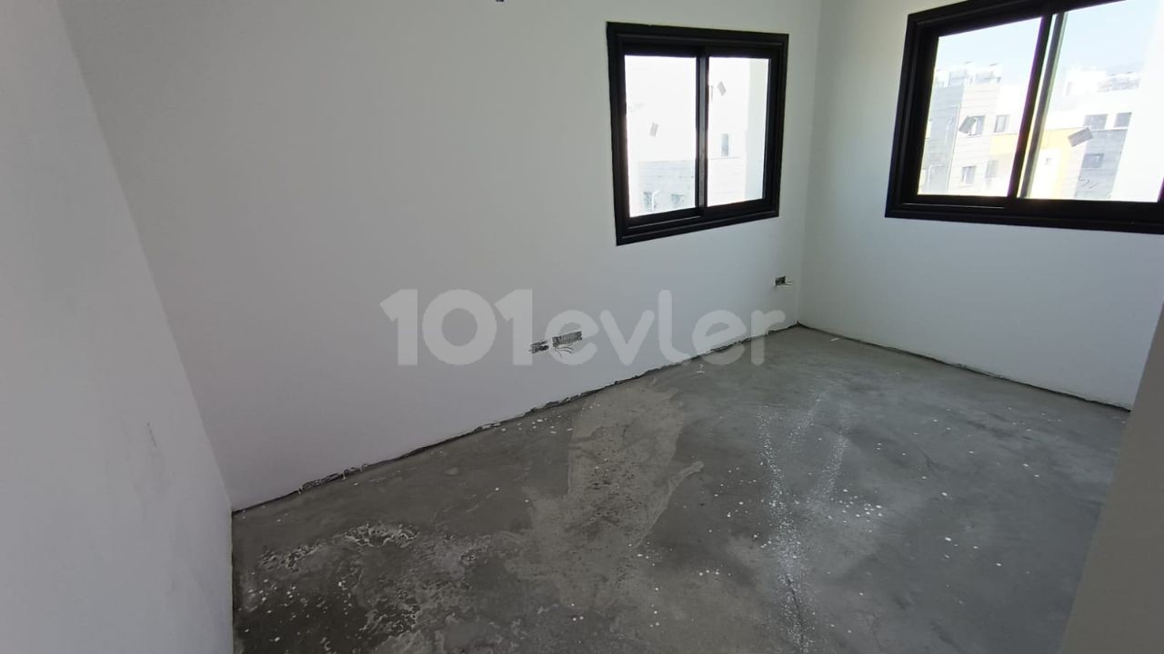 2+1 PENTHOUSE FOR SALE IN KÜÇÜKKAYMAKLI CENTRAL LOCATION