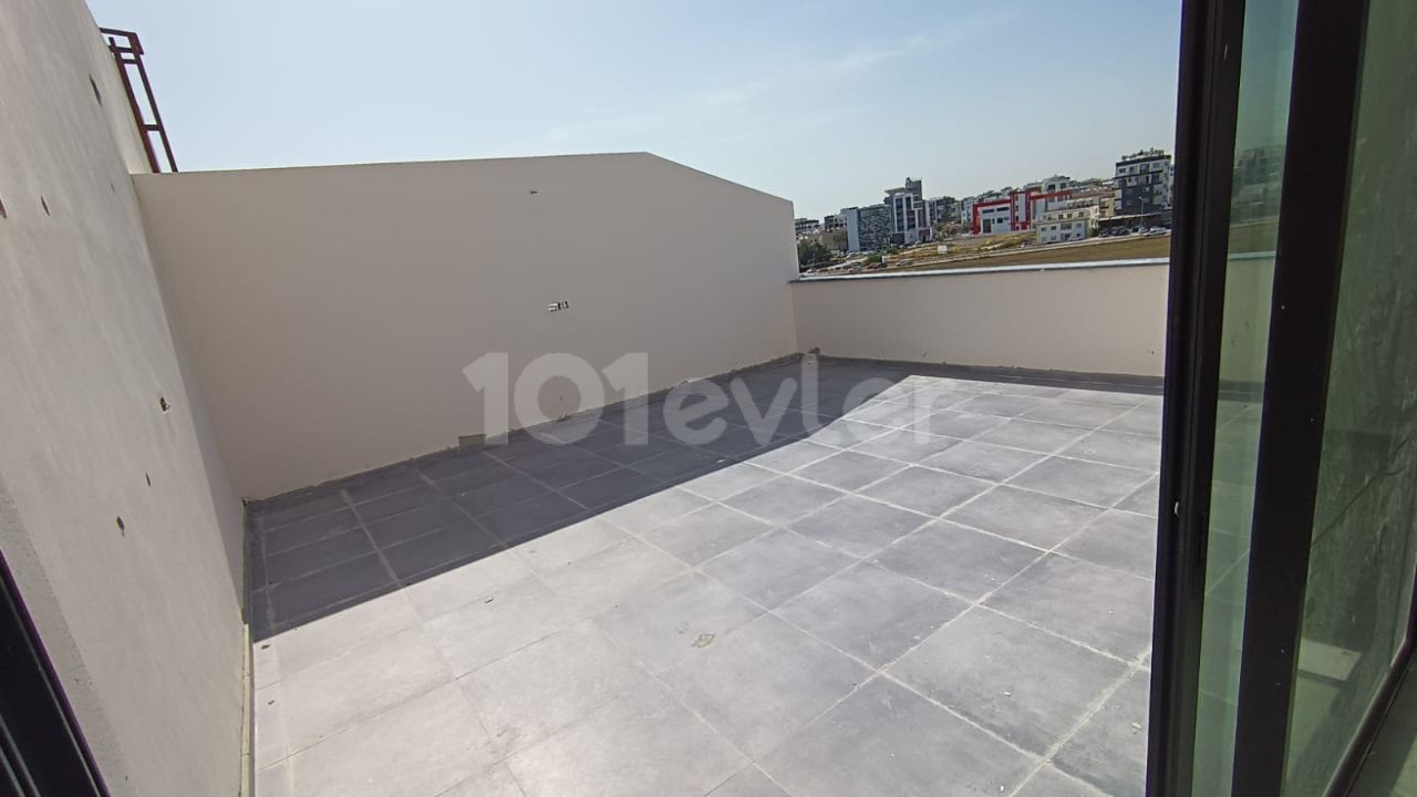 2+1 PENTHOUSE FOR SALE IN KÜÇÜKKAYMAKLI CENTRAL LOCATION