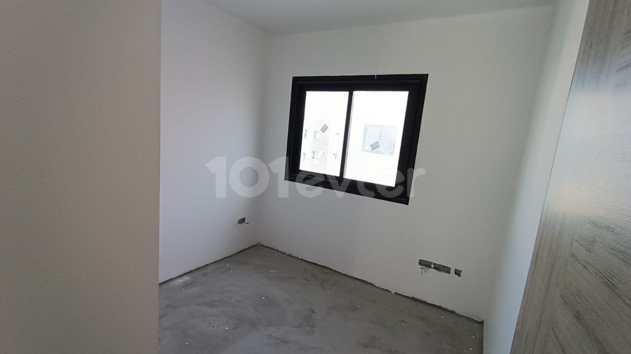 2+1 PENTHOUSE FOR SALE IN KÜÇÜKKAYMAKLI CENTRAL LOCATION