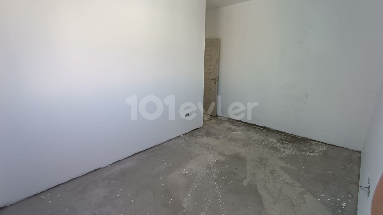 2+1 PENTHOUSE FOR SALE IN KÜÇÜKKAYMAKLI CENTRAL LOCATION