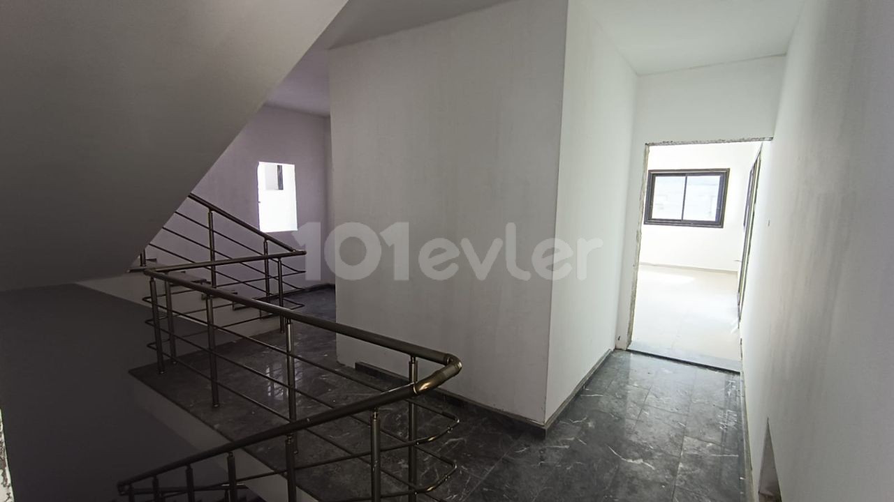 2+1 PENTHOUSE FOR SALE IN KÜÇÜKKAYMAKLI CENTRAL LOCATION