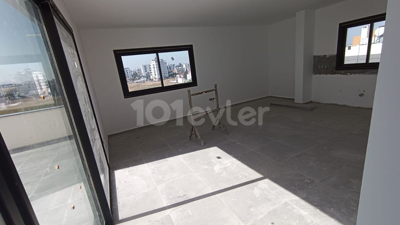 2+1 PENTHOUSE FOR SALE IN KÜÇÜKKAYMAKLI CENTRAL LOCATION