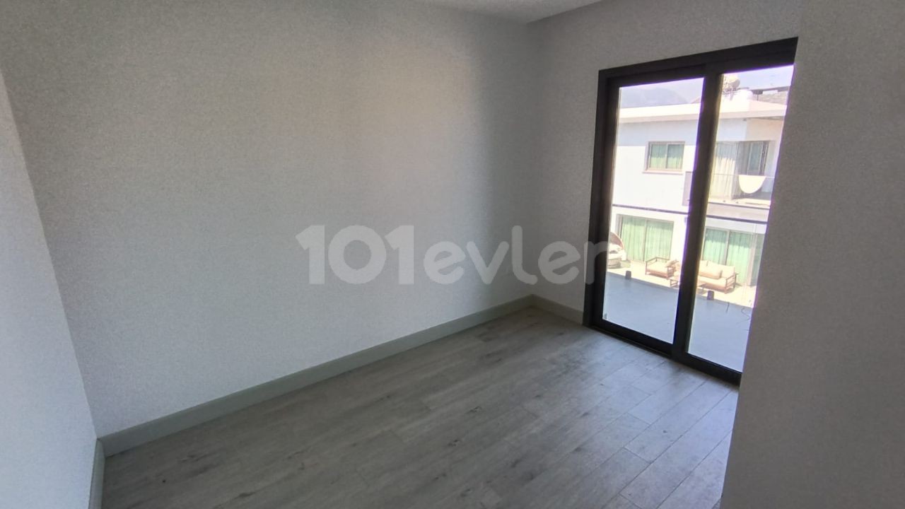 GROSSE, HOCHWERTIGE, KOMFORTABLE, LUXURIÖSE 4+1-VILLA ZUM VERKAUF IN ÇATALKÖY