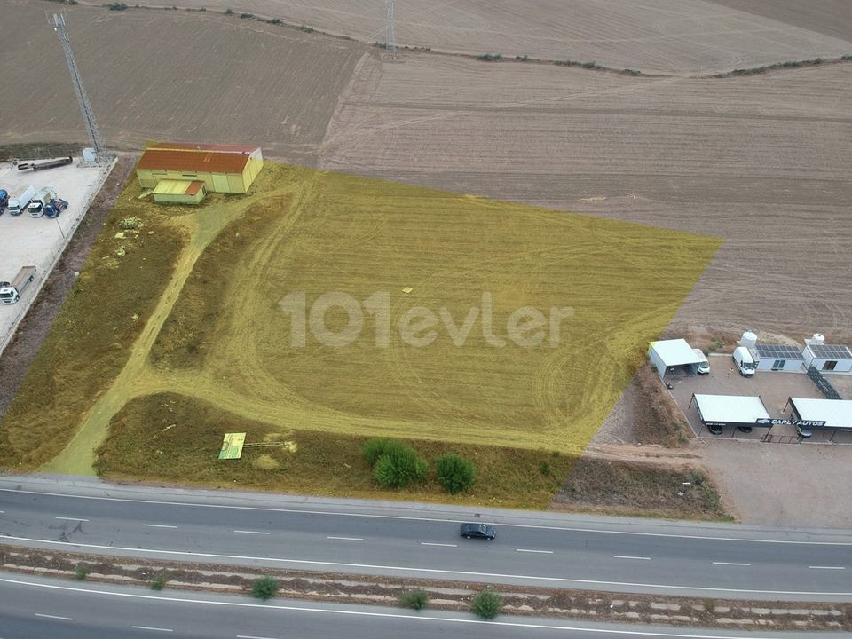 1 HEKTAR LAND + 400M2 ERDGESCHOSS + 200M2 LAGER ZUR MIETE, INSGESAMT 600M2