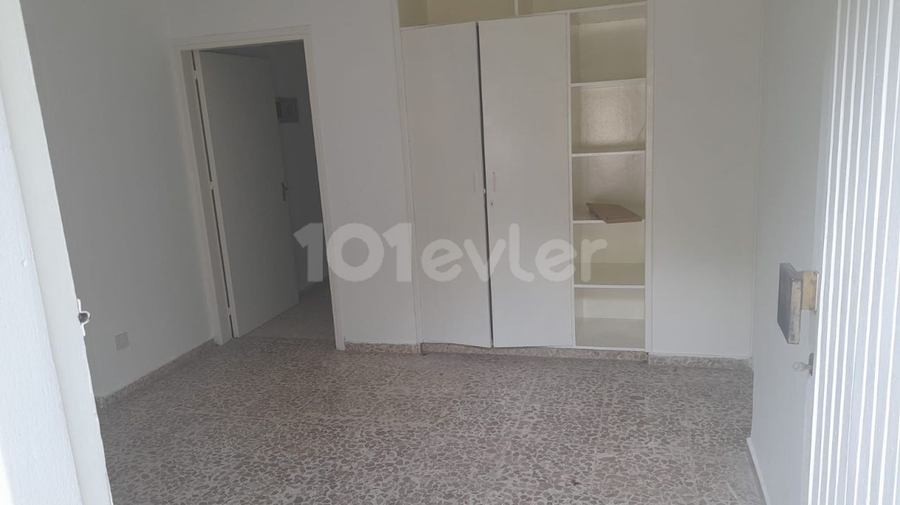 Apartment in toller Lage im Zentrum von Kyrenia, geeignet für große, überfüllte Familien oder Residenzen.