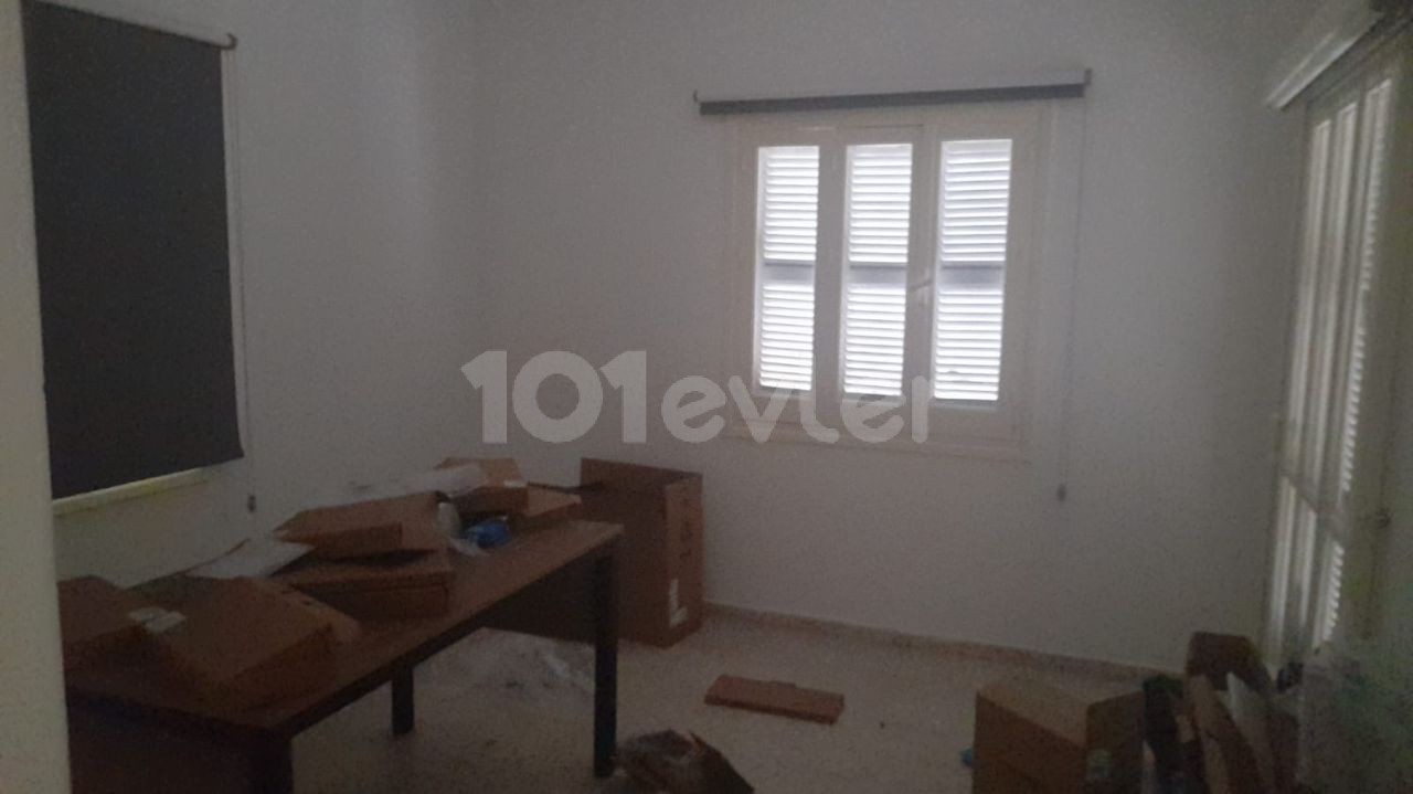 Apartment in toller Lage im Zentrum von Kyrenia, geeignet für große, überfüllte Familien oder Residenzen.