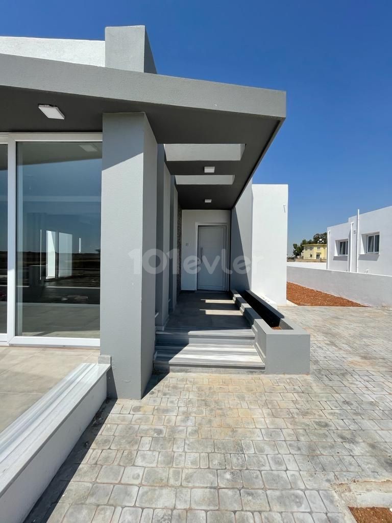 3+1 villa in Famagusta Mutluaka Bereich mit großem Garten geeignet für den Bau von Pool ** 