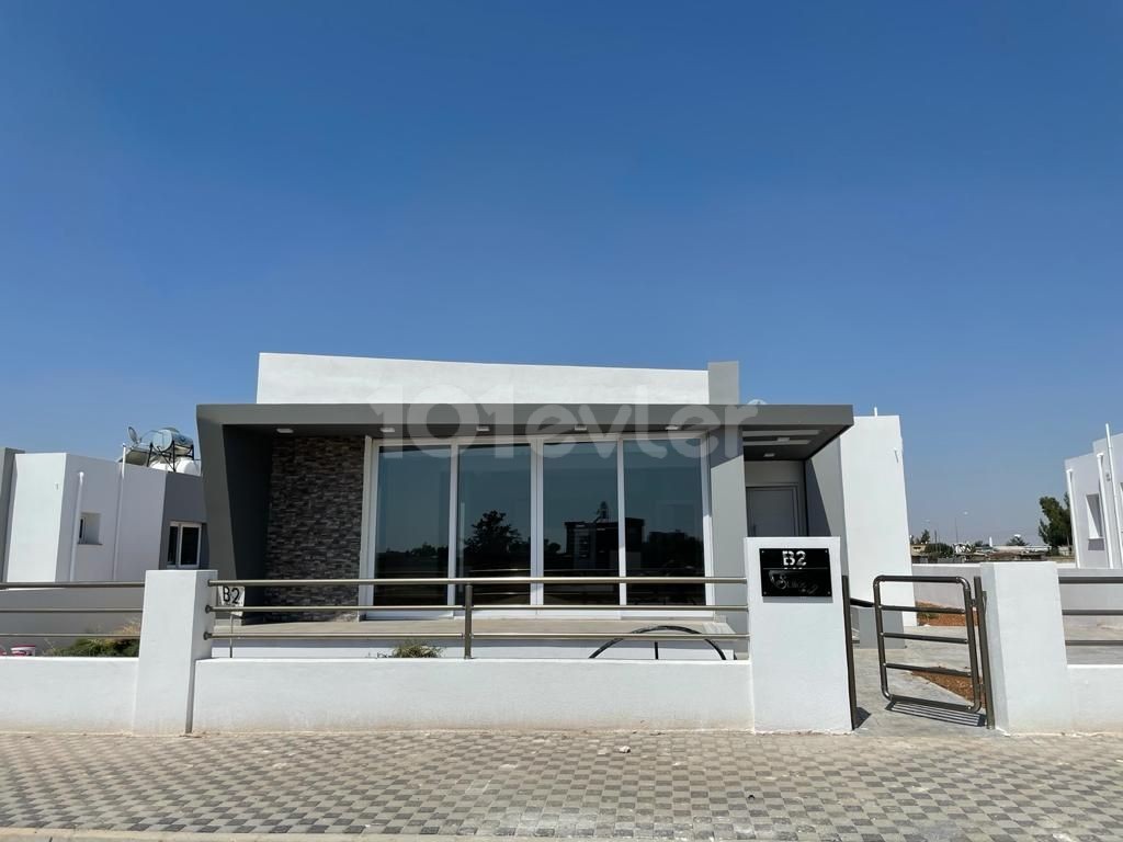 3+1 villa in Famagusta Mutluaka Bereich mit großem Garten geeignet für den Bau von Pool ** 