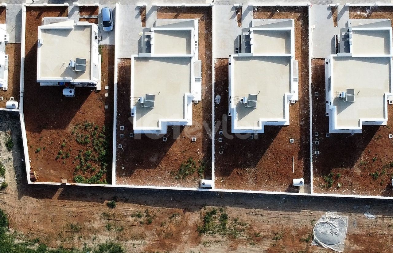 3+1 villa in Famagusta Mutluaka Bereich mit großem Garten geeignet für den Bau von Pool ** 