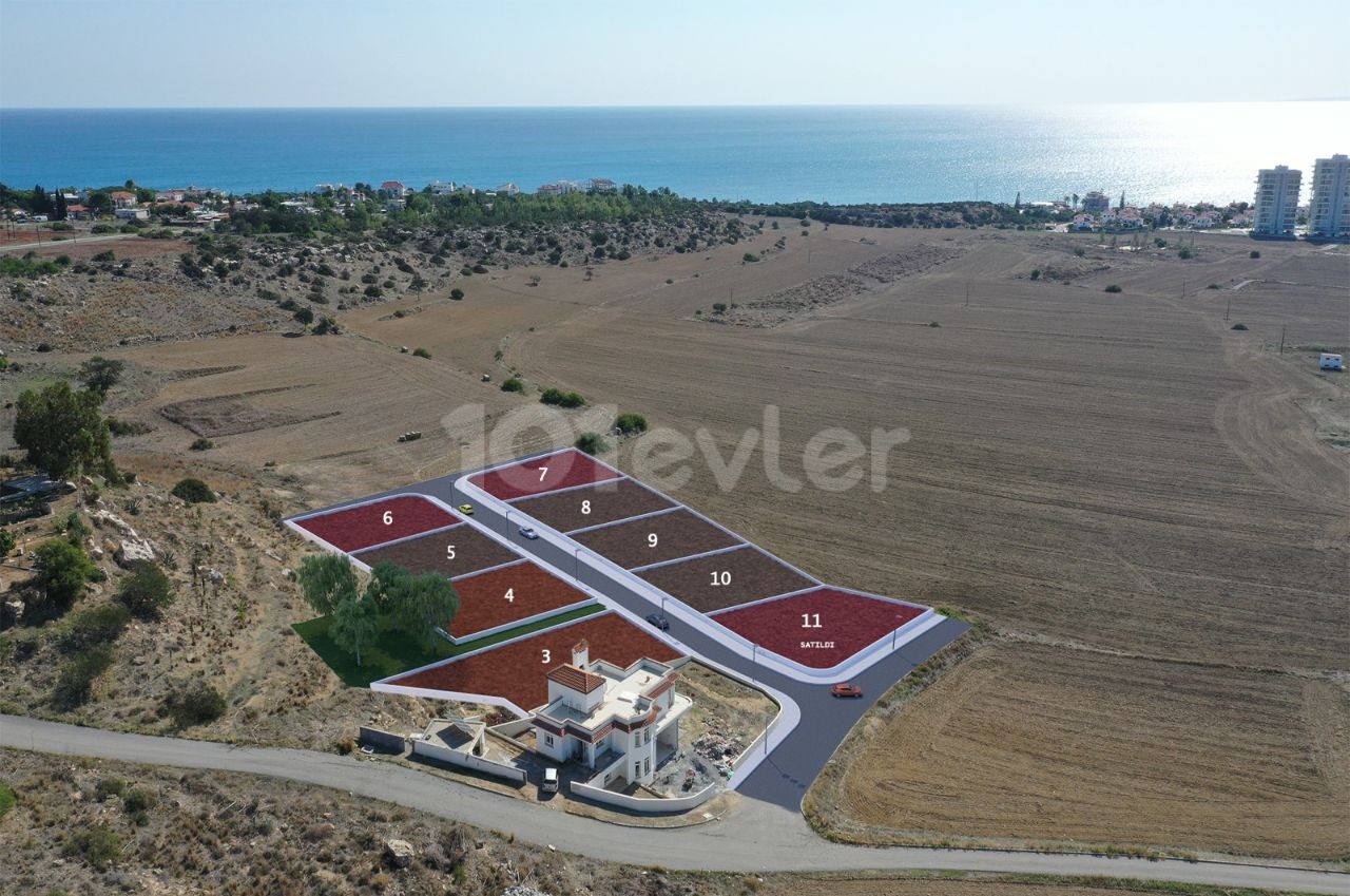 İskele boğazda türk malı arsalar imara açık 