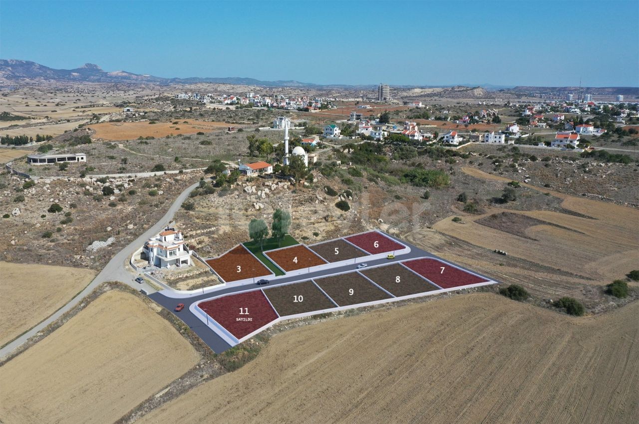 İskele boğazda türk malı arsalar imara açık 