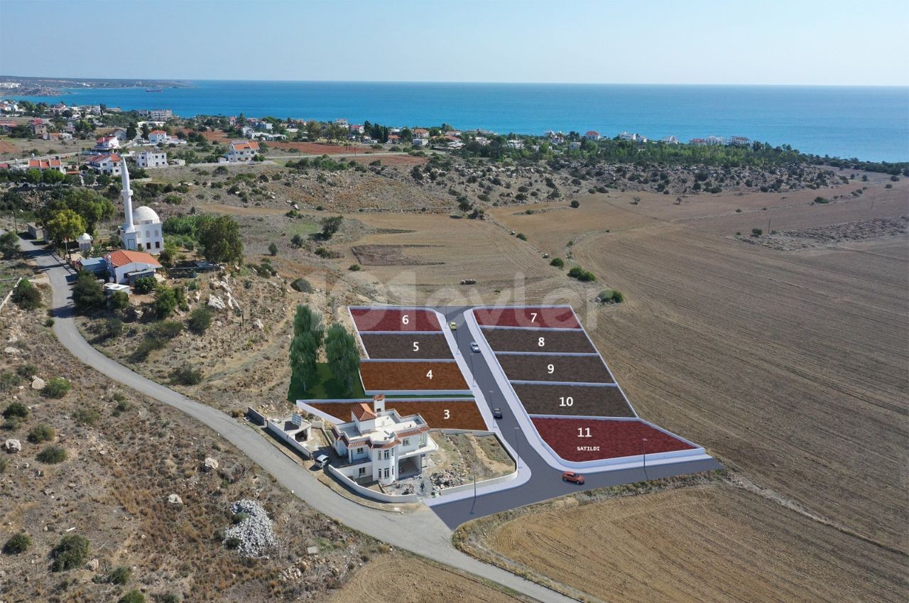 İskele boğazda türk malı arsalar imara açık 