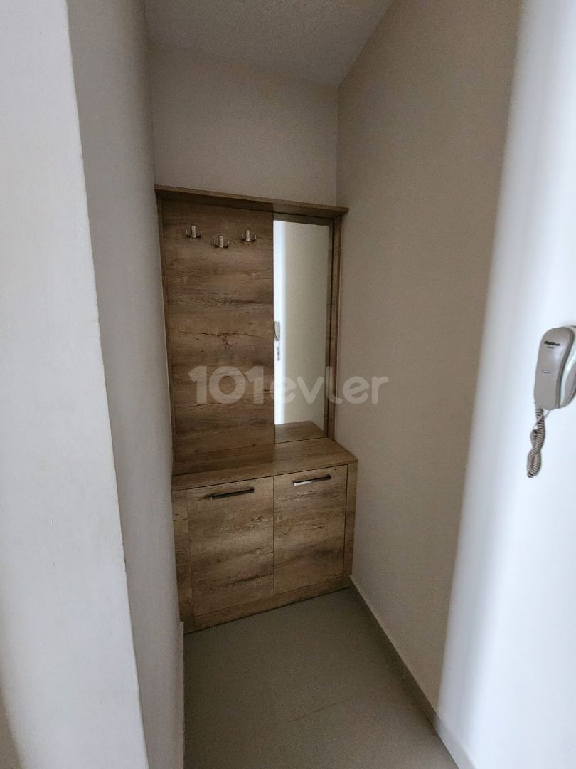 Mağusa yeniboğaziçi köyünde kiralık 3+1 geniş daire 6 ay ödemelidir 7. kat