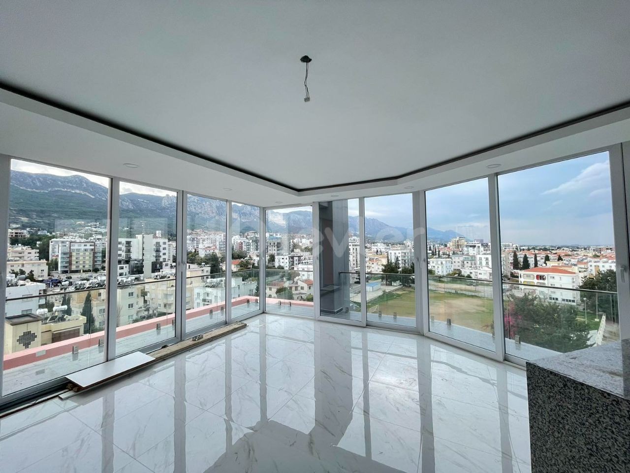 Sale! Duplex penthouse in the Center of Girne, sea and mountain views!