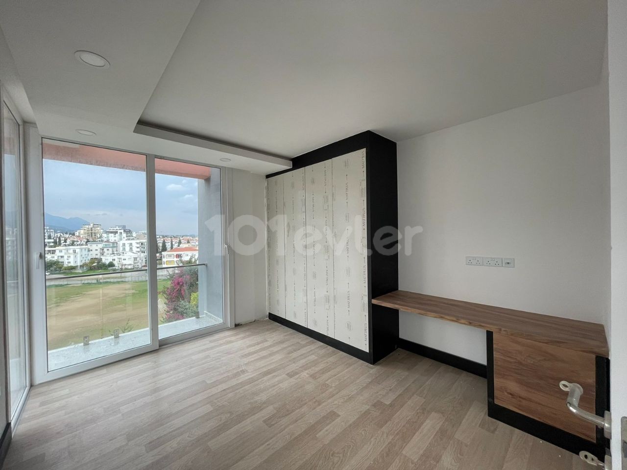 Sale! Duplex penthouse in the Center of Girne, sea and mountain views!