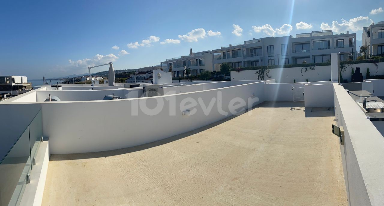 Unwind by the Sea: Spacious Single Storey Apartment with Stunning Roof Terrace for Sale