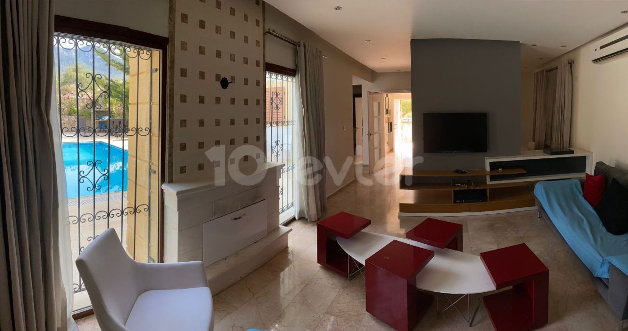 Esentepe'de Kiralık 3 Yatak Odalı Villa