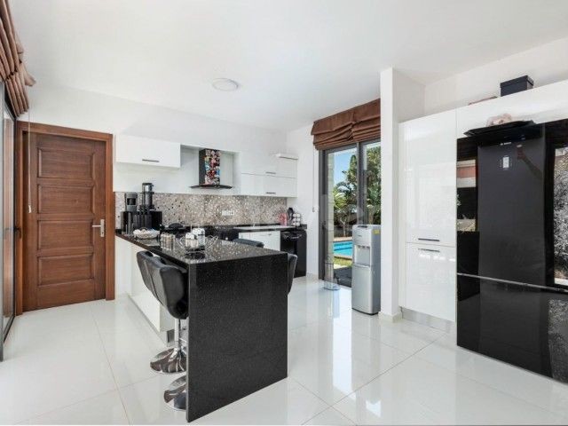 2 bedroom luxury apartment for rent in Kyrenia