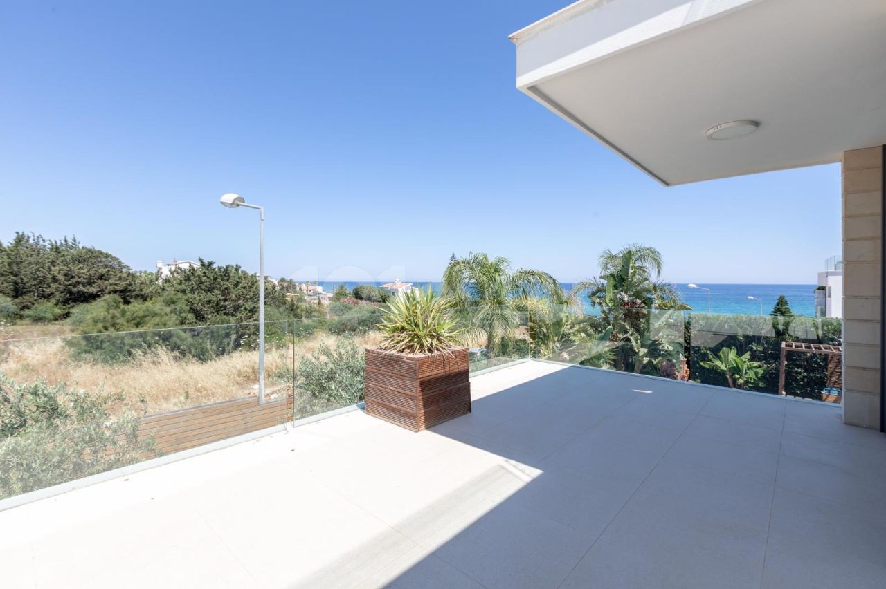 Girne Karaoğlanoğlu 4+1 Villa zum Verkauf