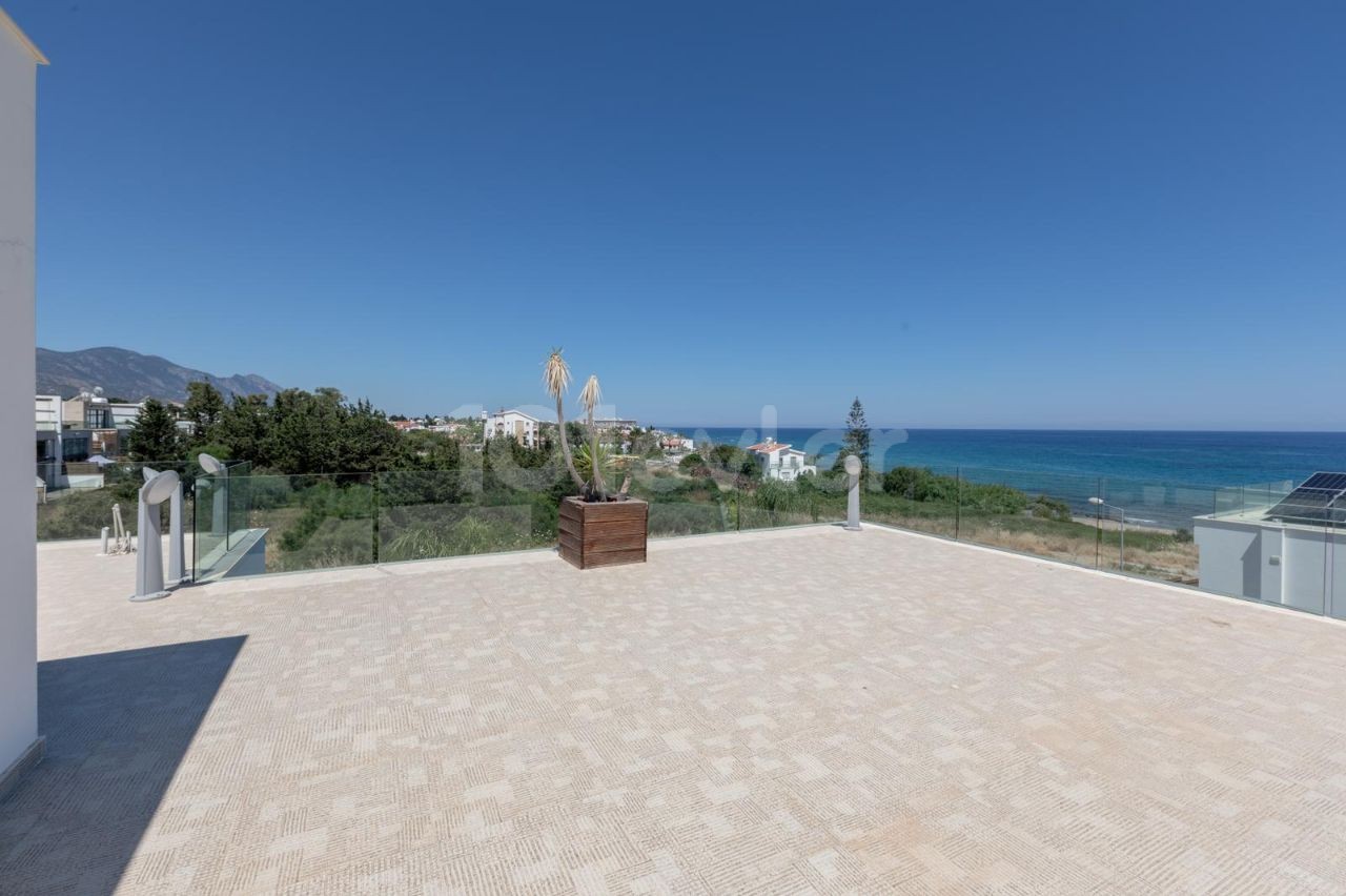 Girne Karaoğlanoğlu 4+1 Villa zum Verkauf