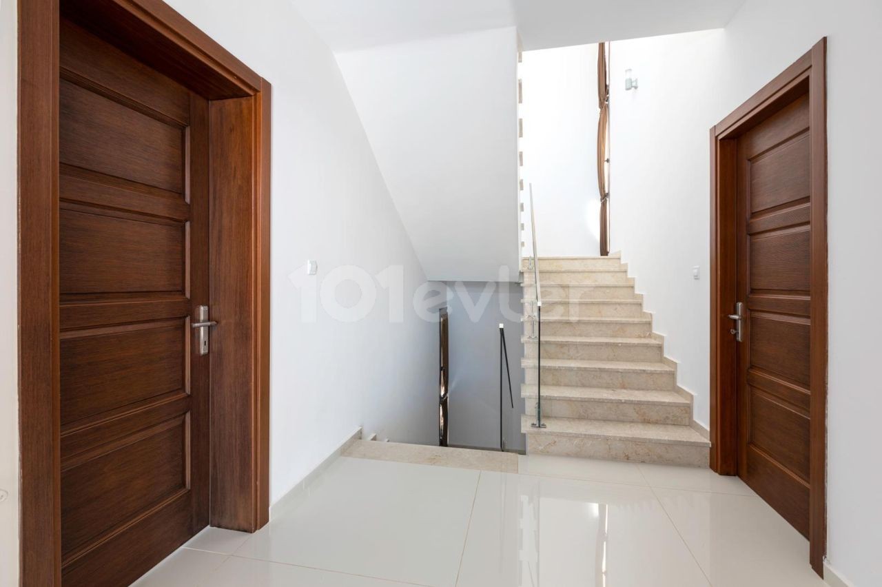 Girne Karaoğlanoğlu 4+1 Villa For Sale