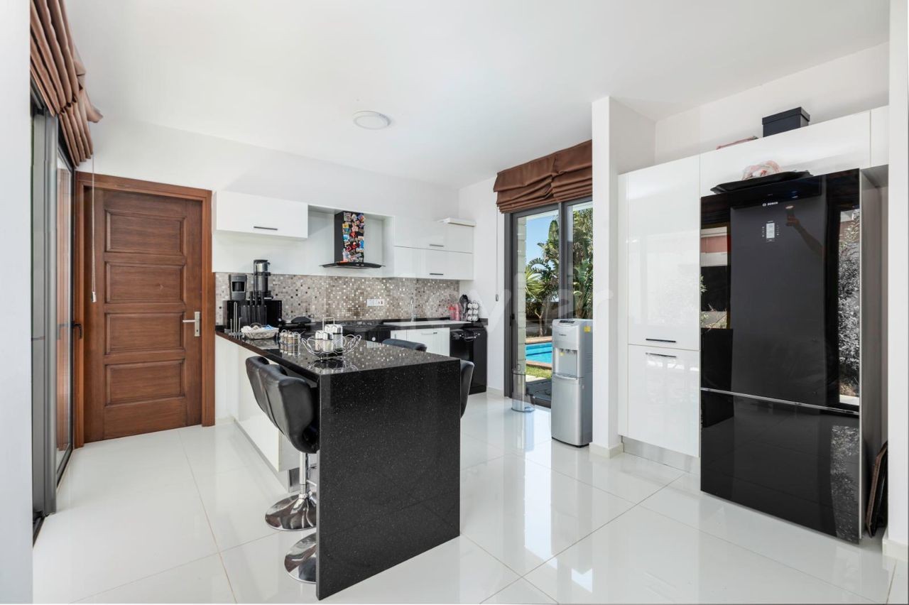 Girne Karaoğlanoğlu 4+1 Villa For Sale