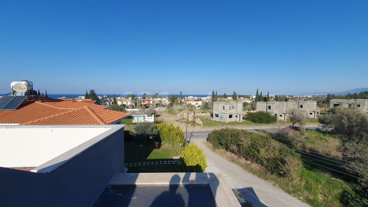 Zu verkaufen 4+1 Villa in Bellapais Kyrenia ** 