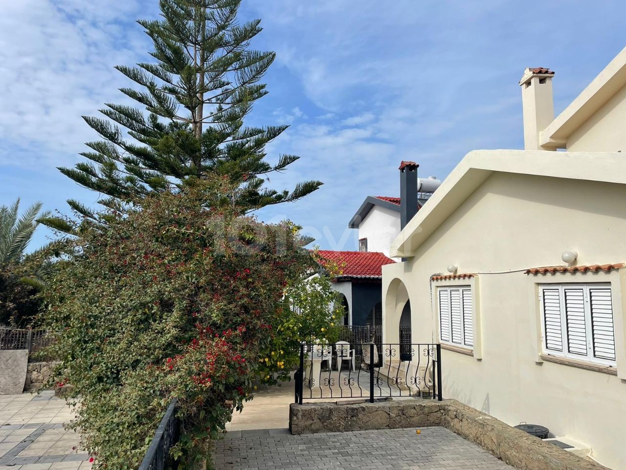 Zu verkaufen 2+1 Villa zu verkaufen in Kyrenia Dogankoy 