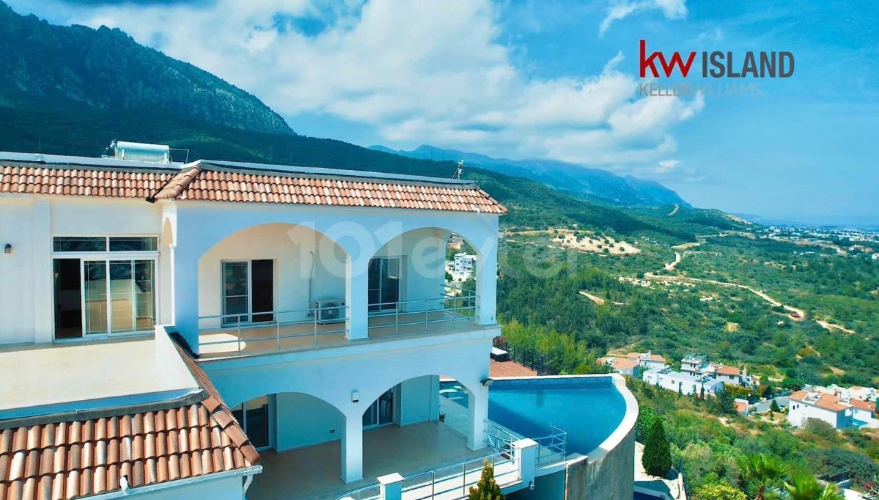 Zu verkaufen 4+1 Villa in Kyrenia Edremit