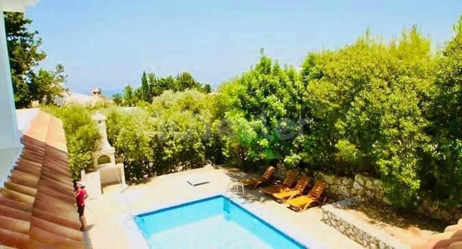 4 Bedroom Villa for Sale  in Kyrenia, Ozankoy