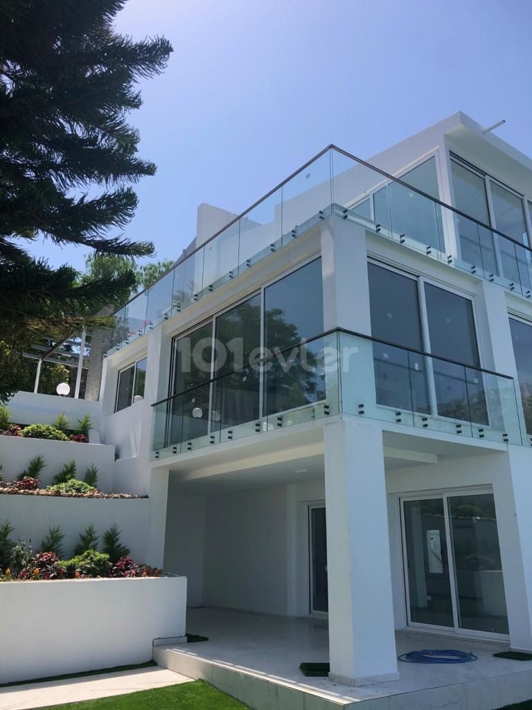 Girne Zeytinlik Muhteşem 6+1 Villa