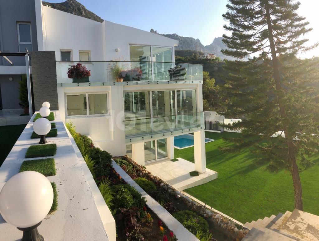 Luxurious 6 Bedroom Villa for Sale in Kyrenia, Zeytinlik