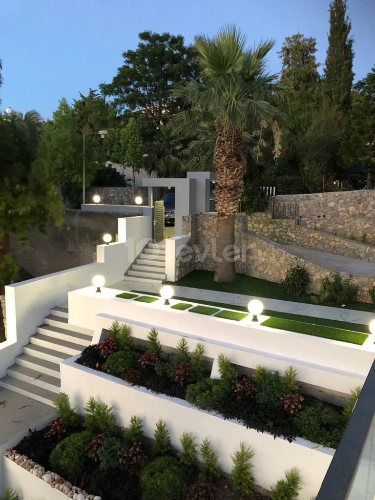 Girne Zeytinlik Muhteşem 6+1 Villa