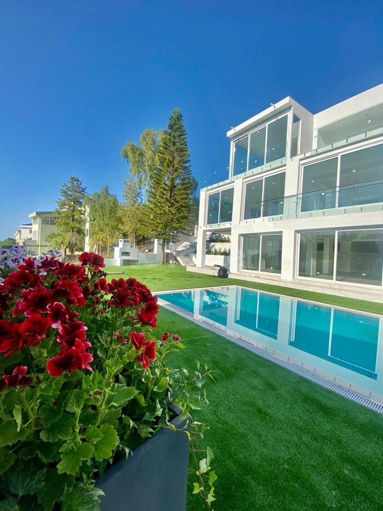 Luxurious 6 Bedroom Villa for Sale in Kyrenia, Zeytinlik