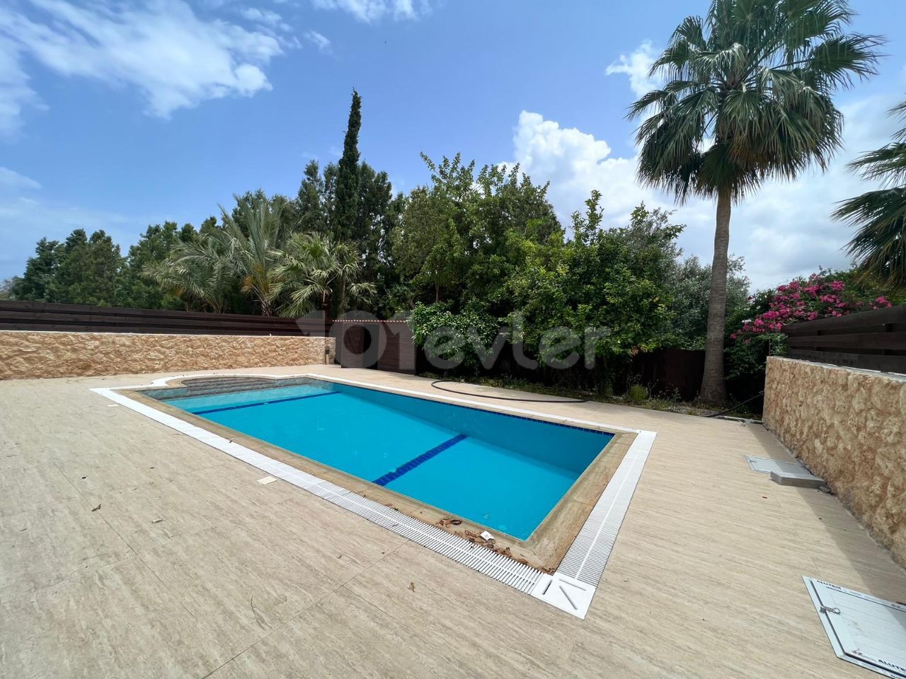 2+1 Villa For Sale In Girne Lapta