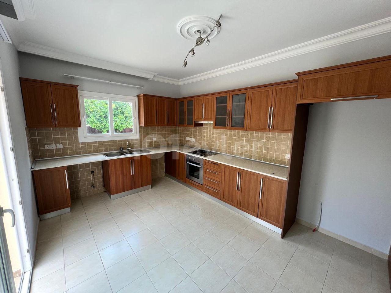 2+1 Villa For Sale In Girne Lapta