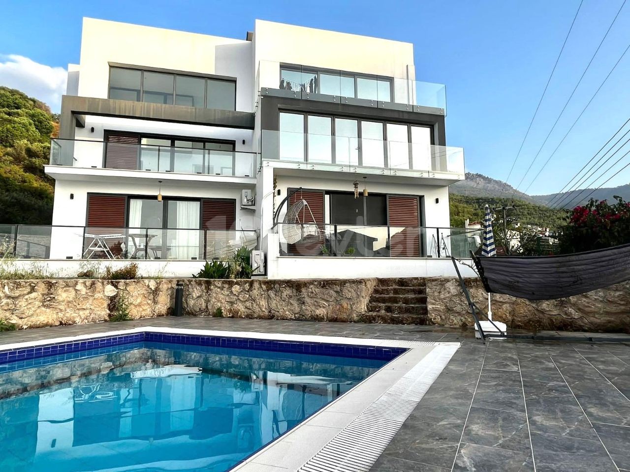 2 Bedroom Flat for Sale in Kyrenia, Yeşiltepe