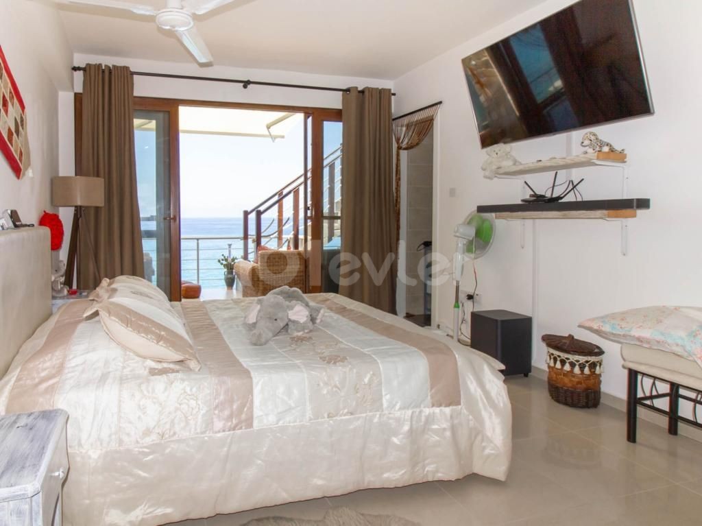 Seafront 3+1 Penthouse with private jacuzzi in Kyrenia, Bahçeli