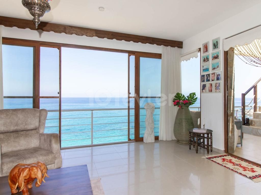 Seafront 3+1 Penthouse with private jacuzzi in Kyrenia, Bahçeli