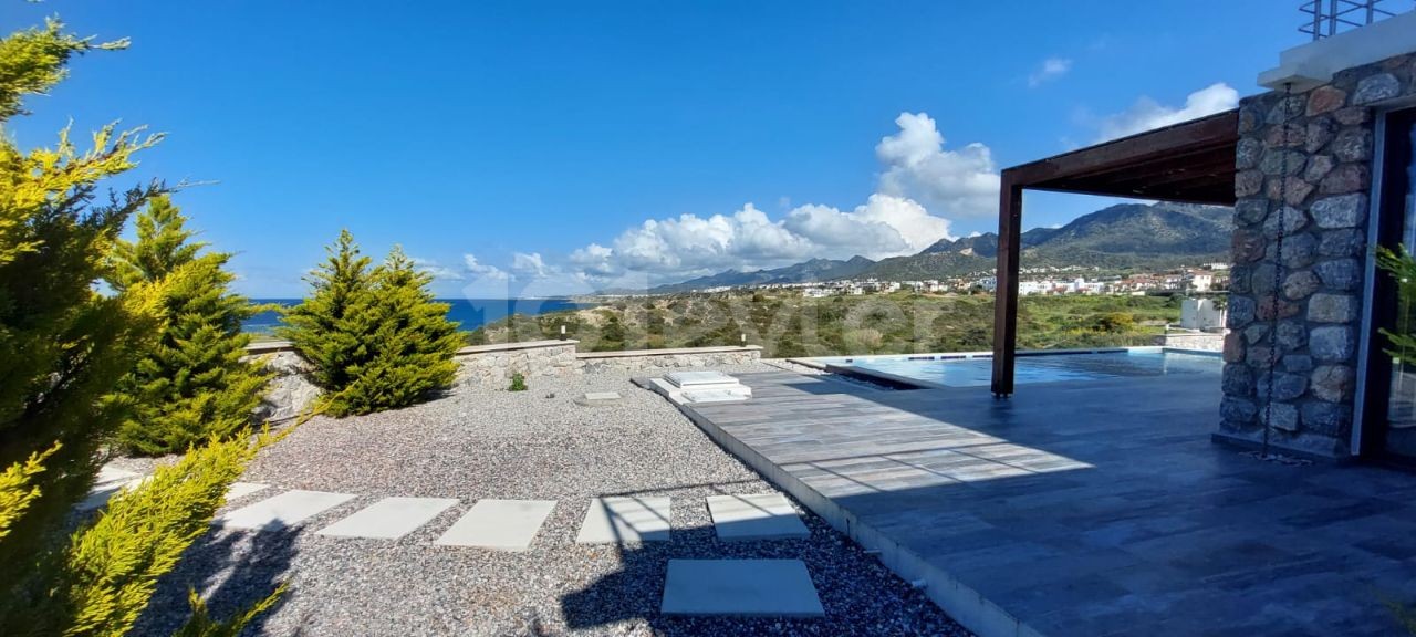 4+1 Villa zum Verkauf mit Garten in Girne