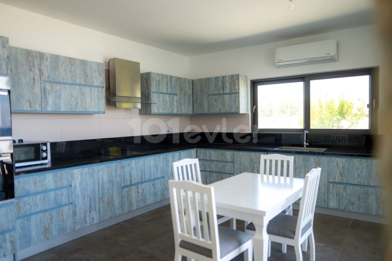 4+1 Villa zum Verkauf mit Garten in Girne