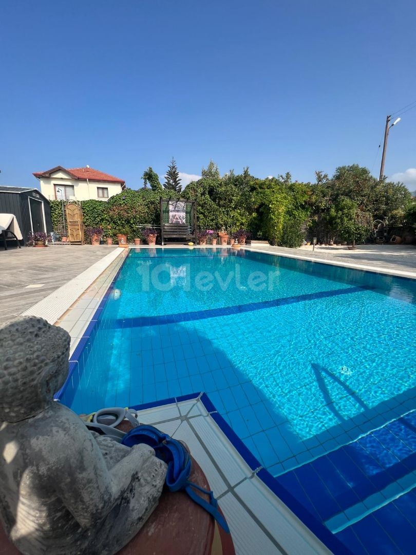 Girne Alsancak Satılık 4+1 Villa 