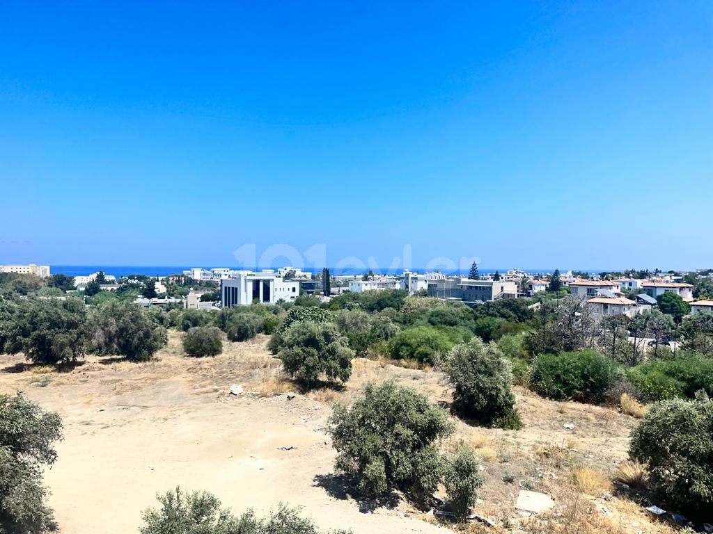 3+1 FLAT FOR SALE IN THE CENTER OF KYRENIA WITH STUNNING MOUNTAIN, SEA AND CITY VIEW