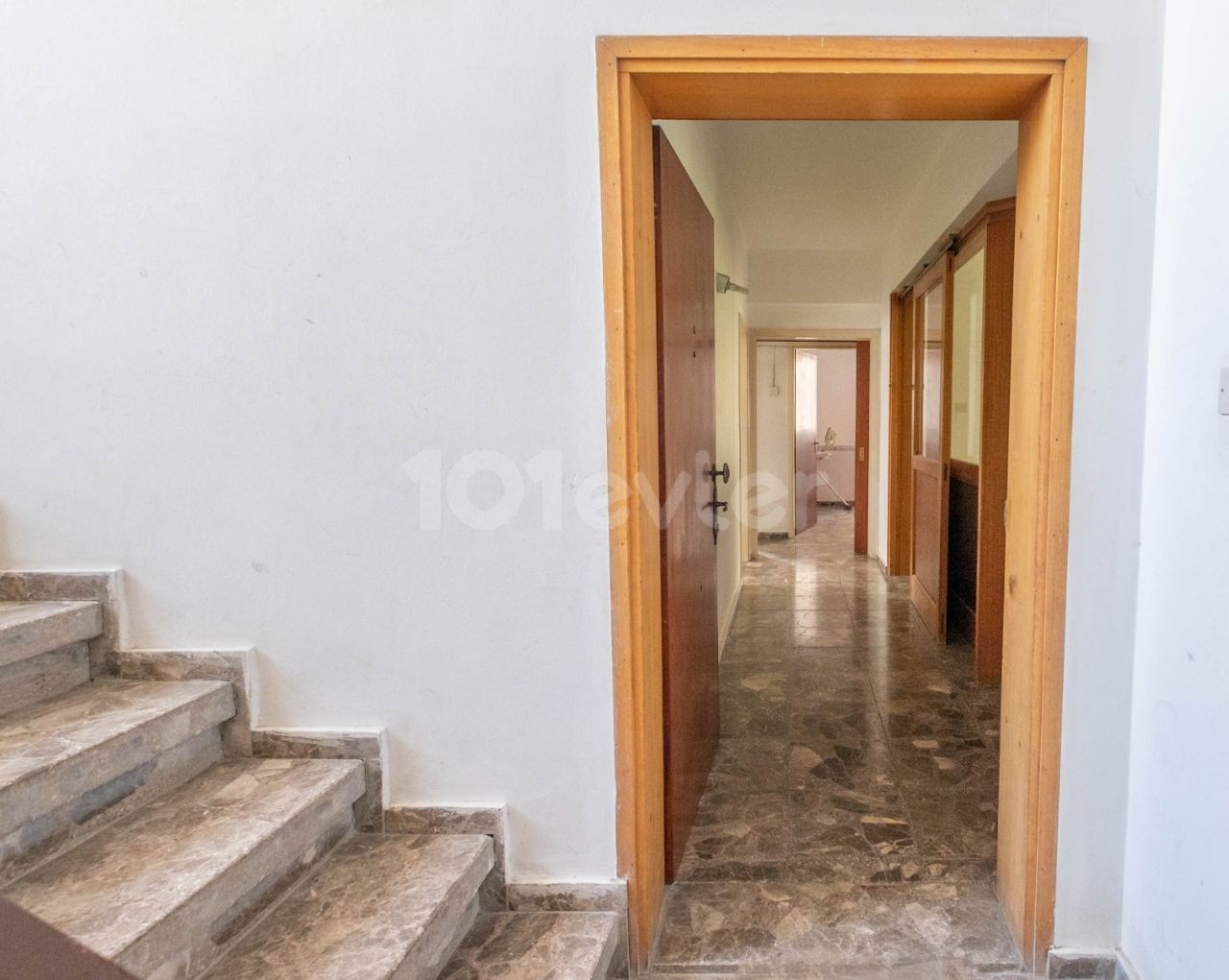 5+1 apartment for sale in the central location Dereboyu/ Köşklüçiftlik of Nicosia