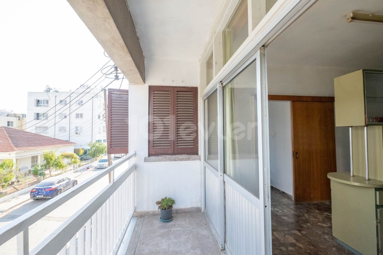 5+1 apartment for sale in the central location Dereboyu/ Köşklüçiftlik of Nicosia