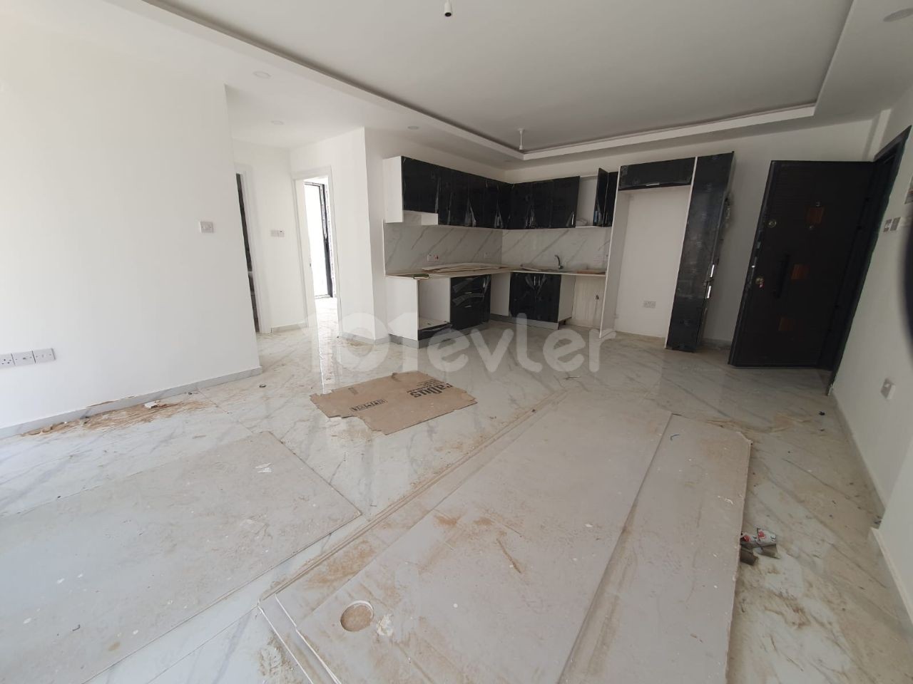 Garden floor 2+1 flat for sale in a complex with communal pool