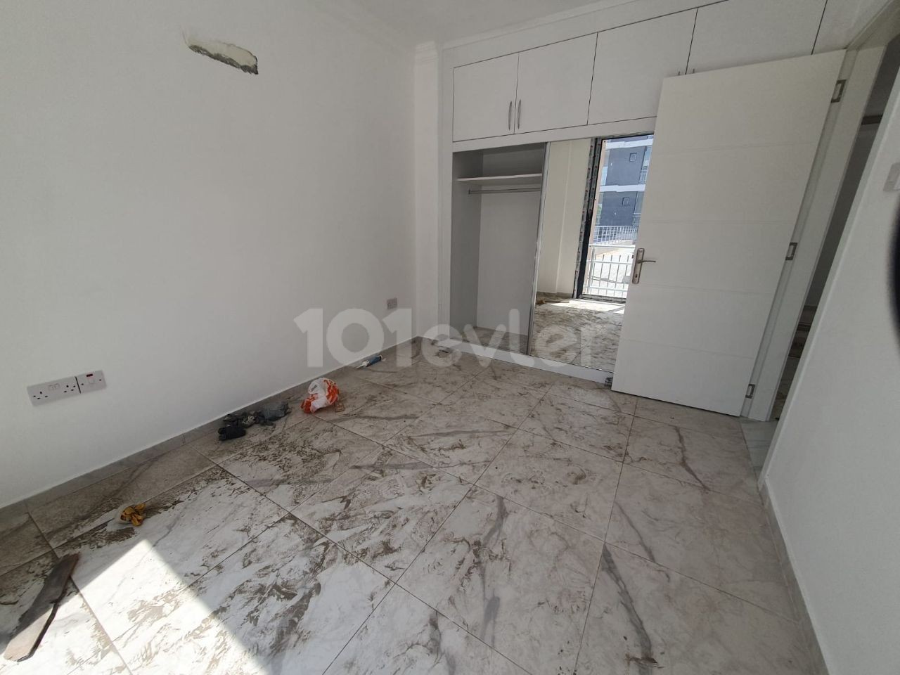 Garden floor 2+1 flat for sale in a complex with communal pool