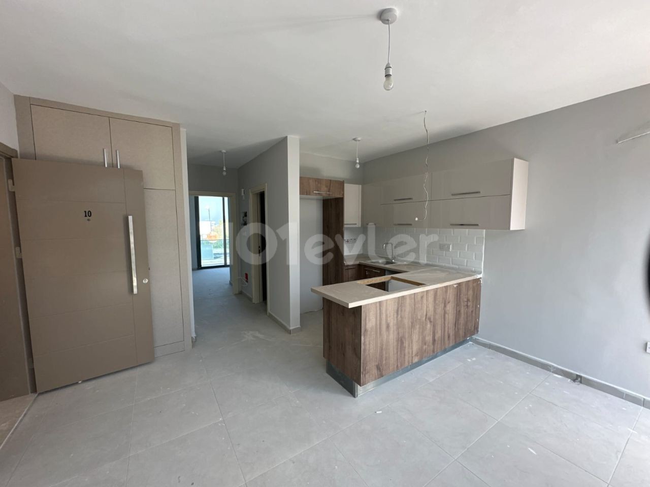 2+1 flats for sale in a site with a shared pool in Alsancak