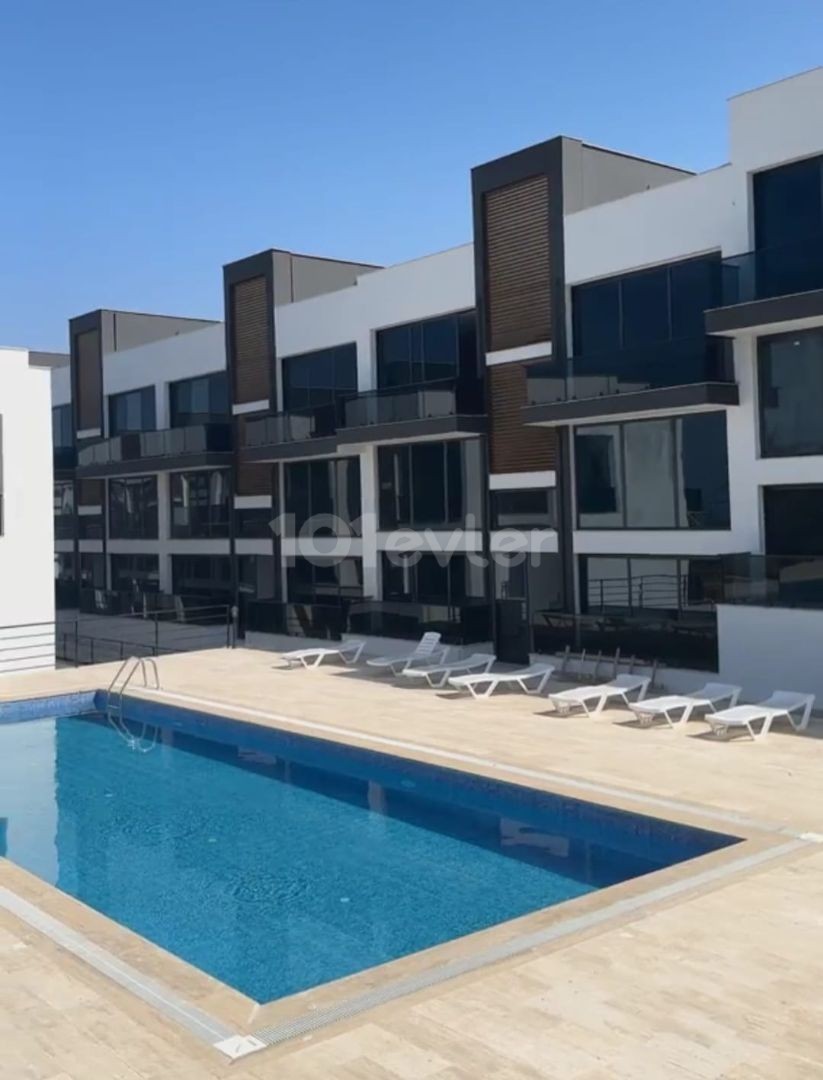 2+1 flats for sale in a site with a shared pool in Alsancak